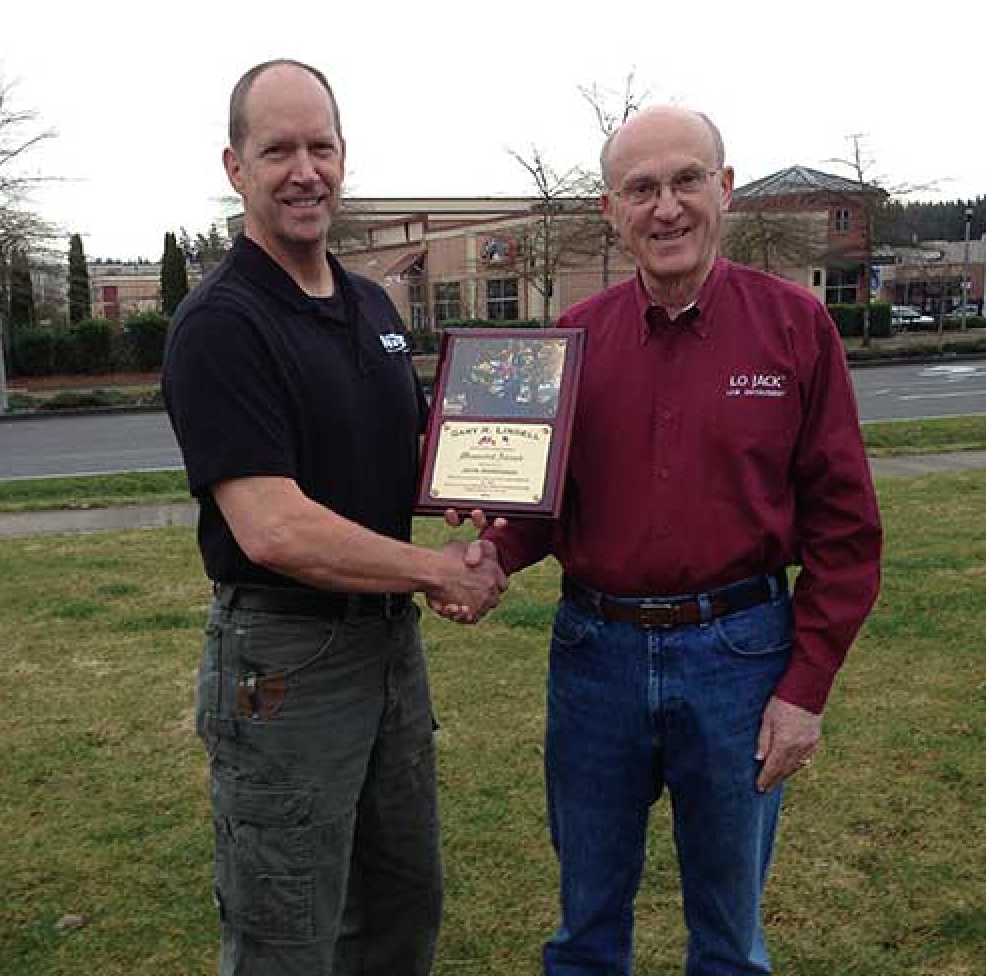 NICB Agent shaking hands with man presenting him an award